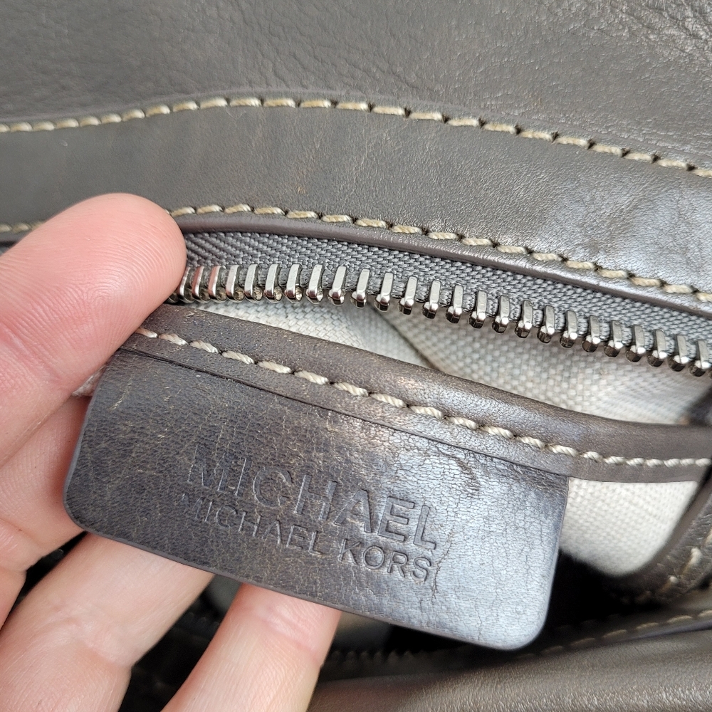 Michael Kors Olive Green Leather Shoulder Bag - Picture 3 of 14